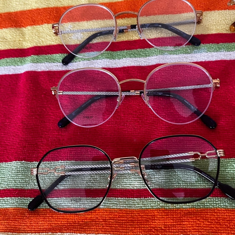 Stylish Round Glasses Set in Gold and Black